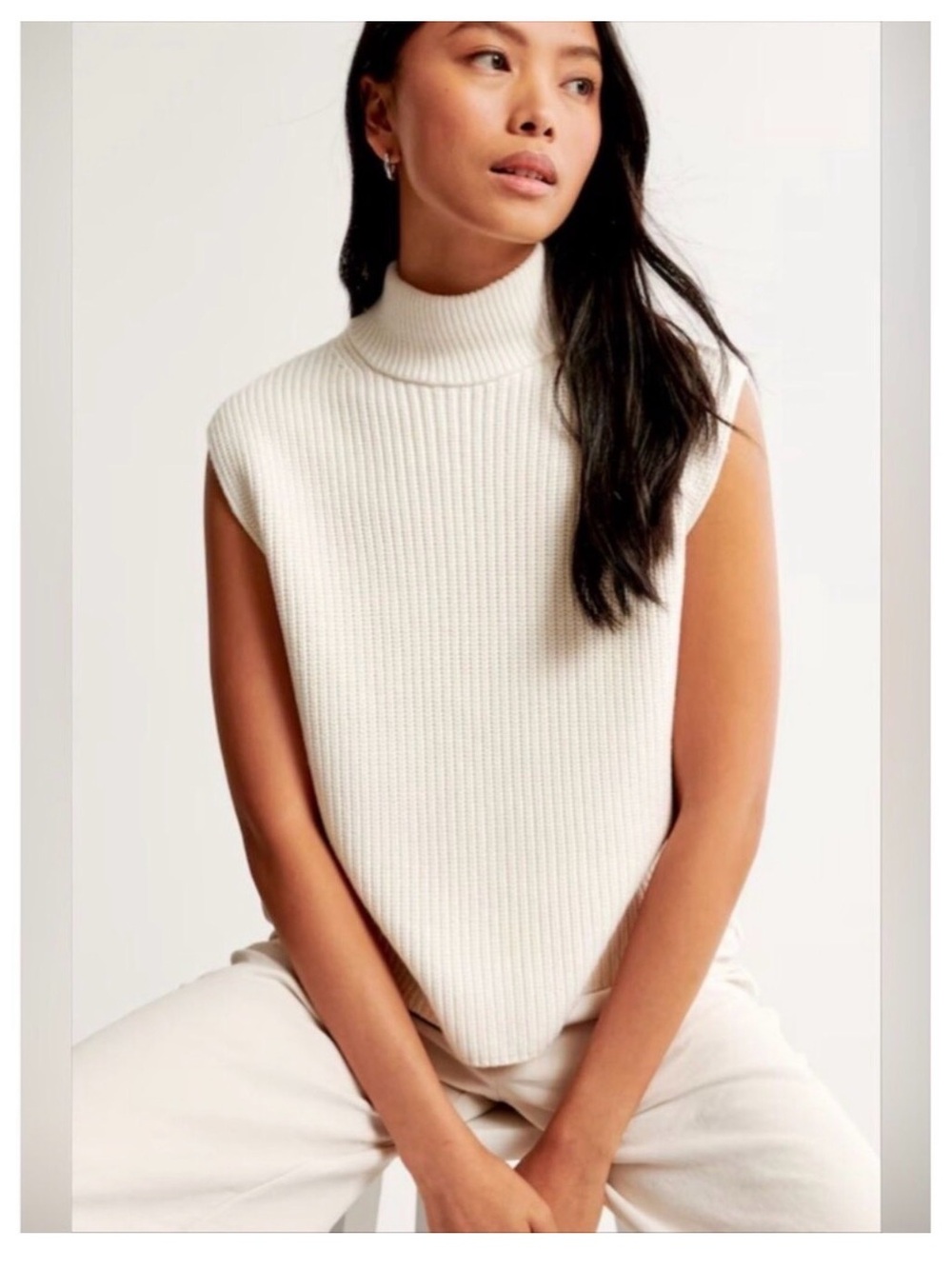 Abercrombie & Fitch Sleeveless Turtleneck Knit Sweater Vest - Cream size Medium